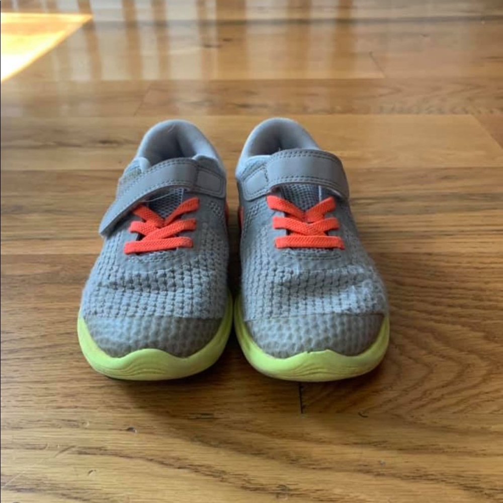 Girls Nike Tennis Shoes